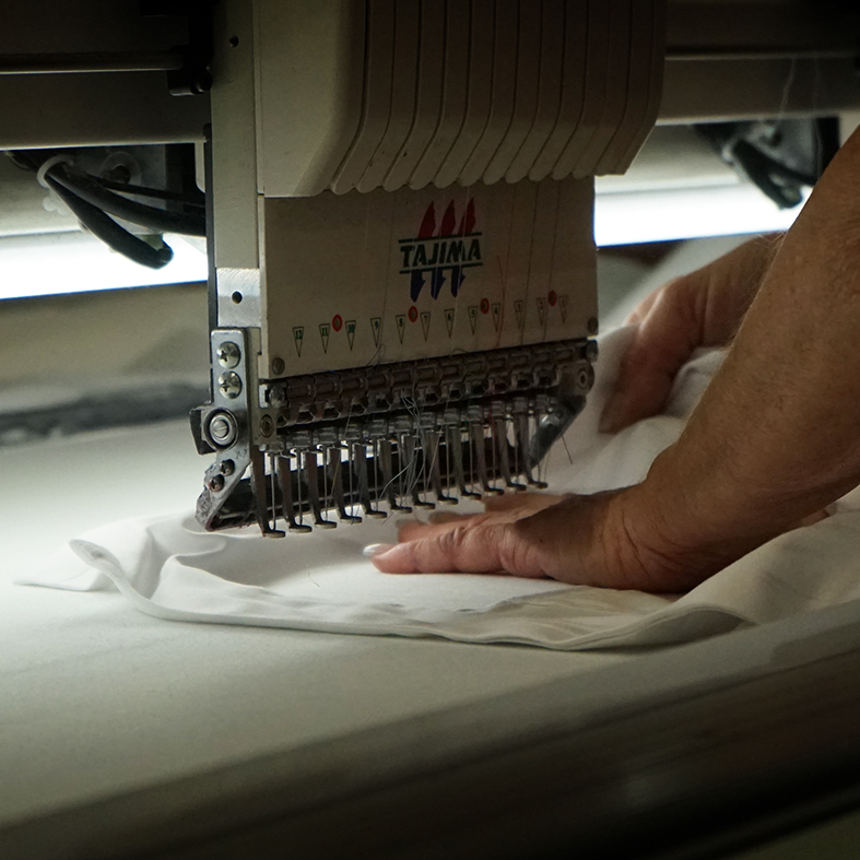 dueemme ricamifico ricami gadget e vestiti brescia, Italia, alta moda e pubblicità