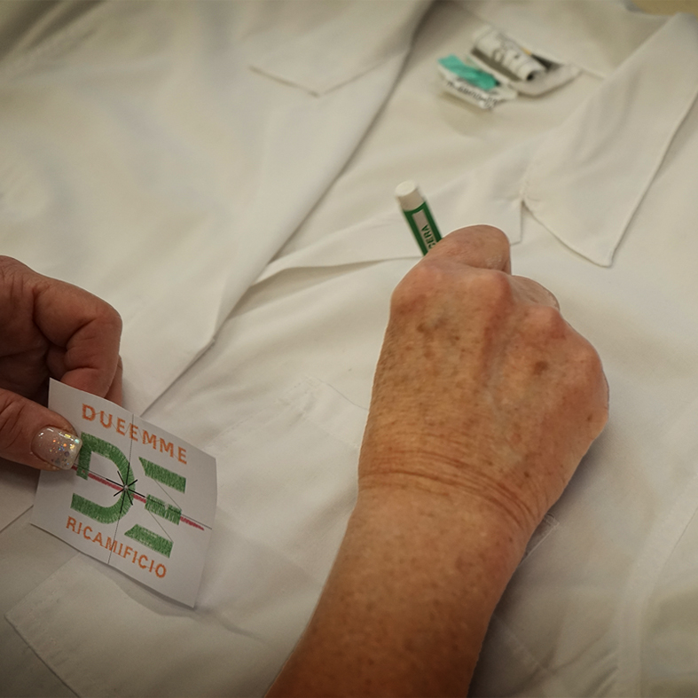 dueemme ricamifico ricami gadget e vestiti brescia, Italia, alta moda e pubblicità