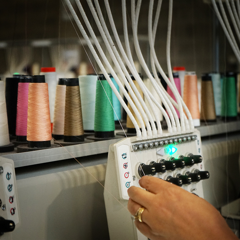 dueemme ricamifico ricami gadget e vestiti brescia, Italia, alta moda e pubblicità