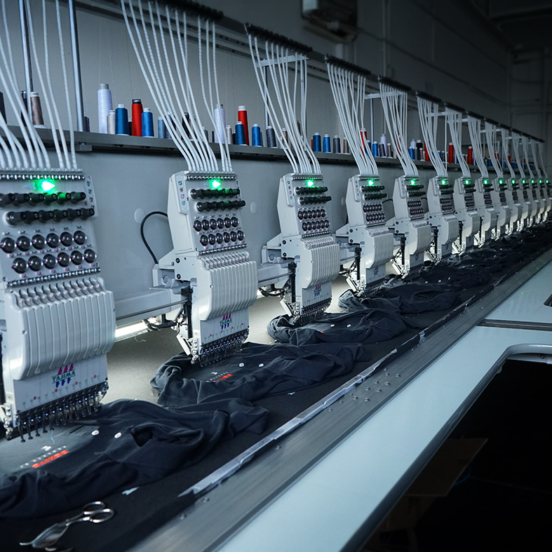 ricami gadget e vestiti brescia, Italia, alta moda e pubblicità