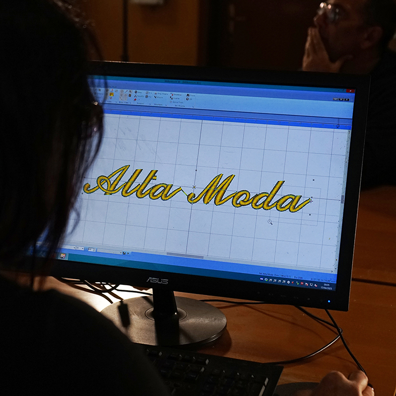 ricami gadget e vestiti brescia, Italia, alta moda e pubblicità