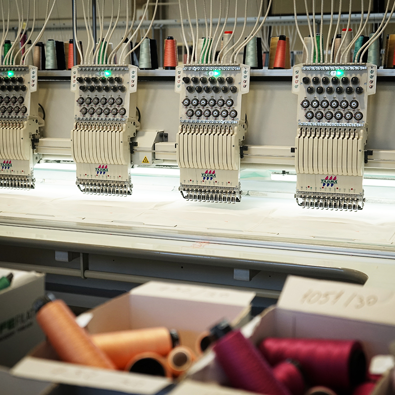 ricami gadget e vestiti brescia, Italia, alta moda e pubblicità