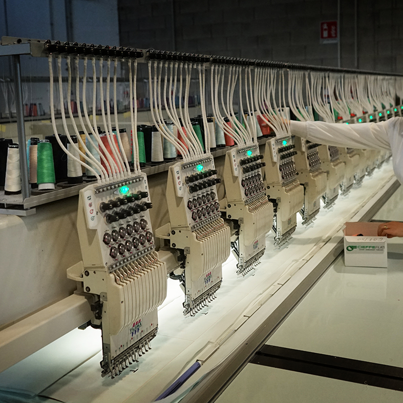 ricami gadget e vestiti brescia, Italia, alta moda e pubblicità