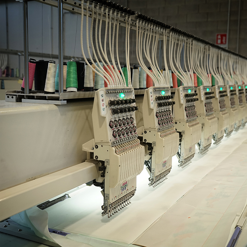 ricami gadget e vestiti brescia, Italia, alta moda e pubblicità, dueemme ricamifico
