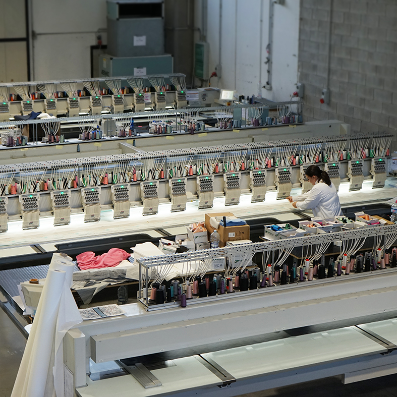 ricami gadget e vestiti brescia, Italia, alta moda e pubblicità