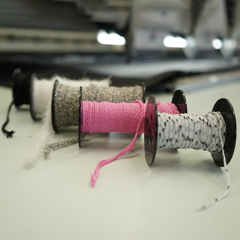 dueemme ricamifico ricami gadget e vestiti brescia, Italia, alta moda e pubblicità