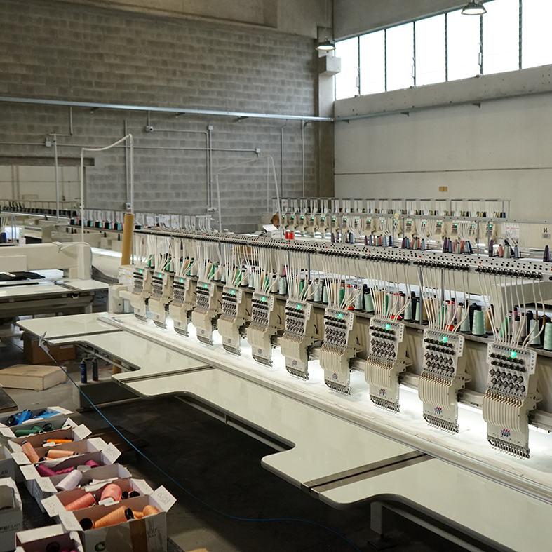 ricami gadget e vestiti brescia, Italia, alta moda e pubblicità